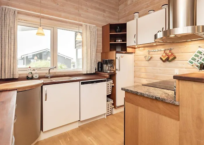 10 Person In Thisted-by Traum